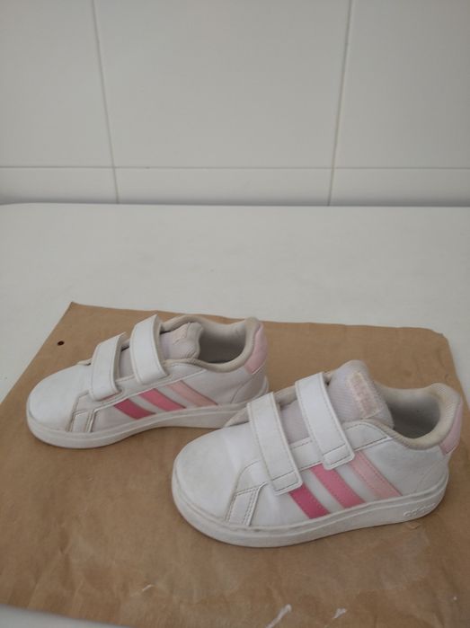 Sapatilhas Adidas tamanho 26