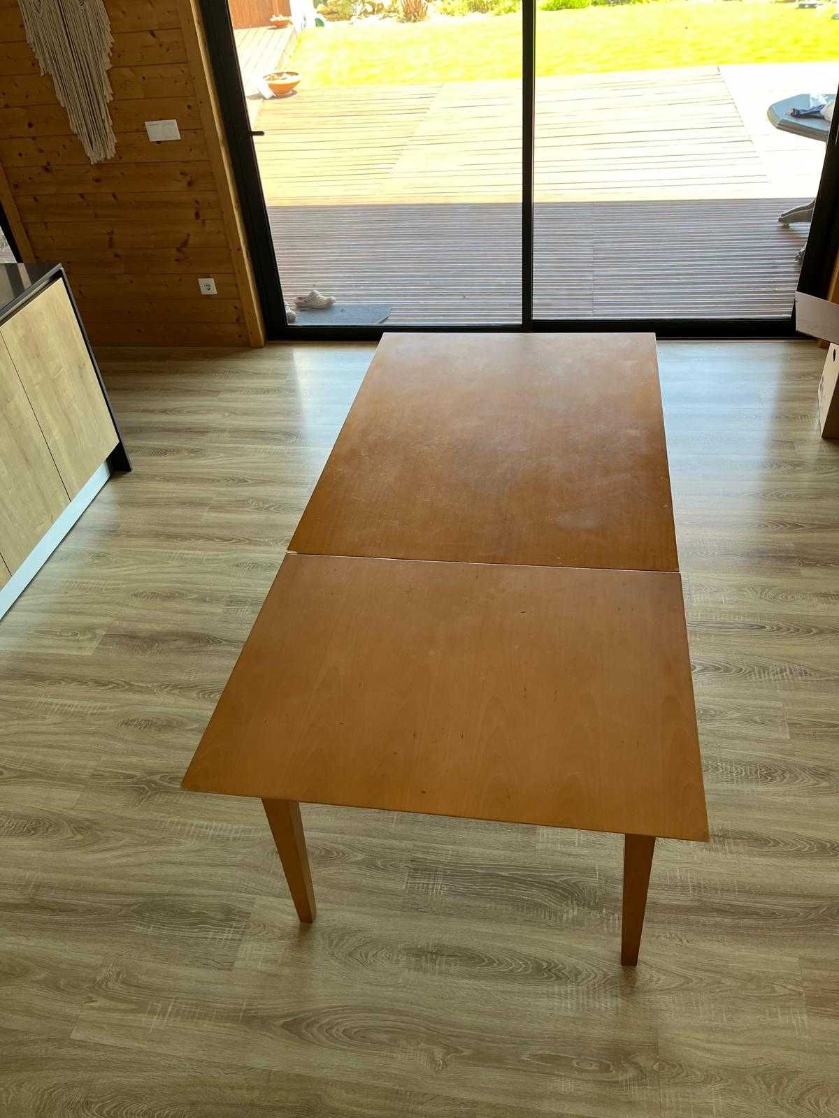 Conjunto de mesa e cadeiras