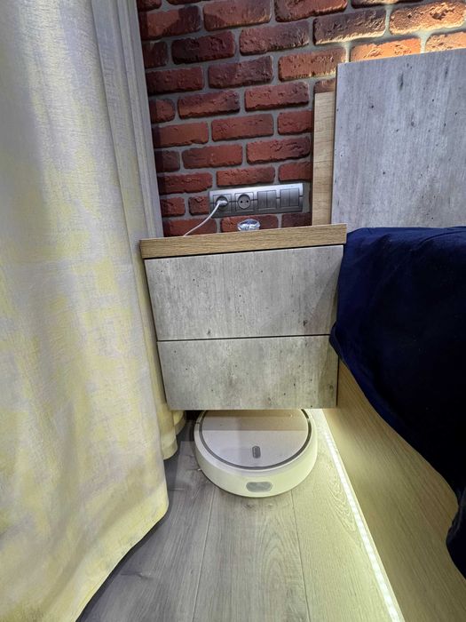 Меблі в спальню (кровать, шкаф купе, тумби, комод)