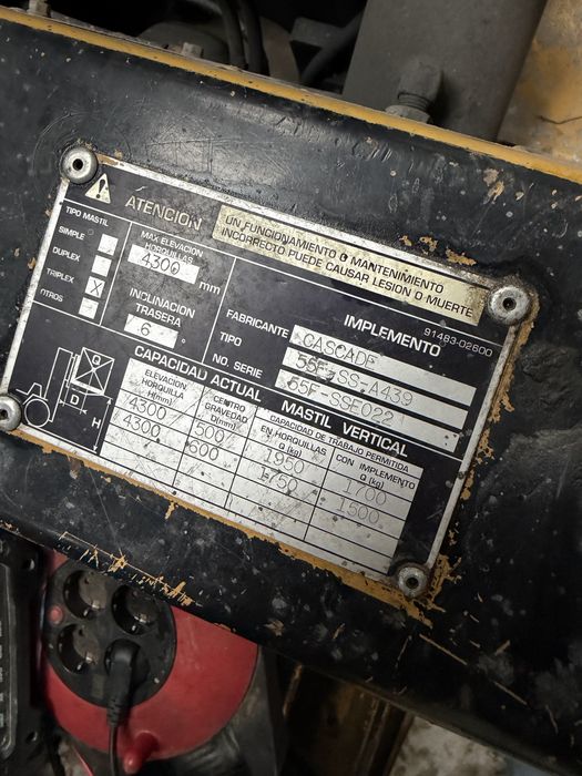 Empilhador CAT 2.0t gasóleo