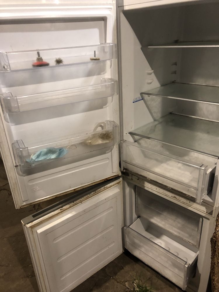 Холодильник indezit по запчастям