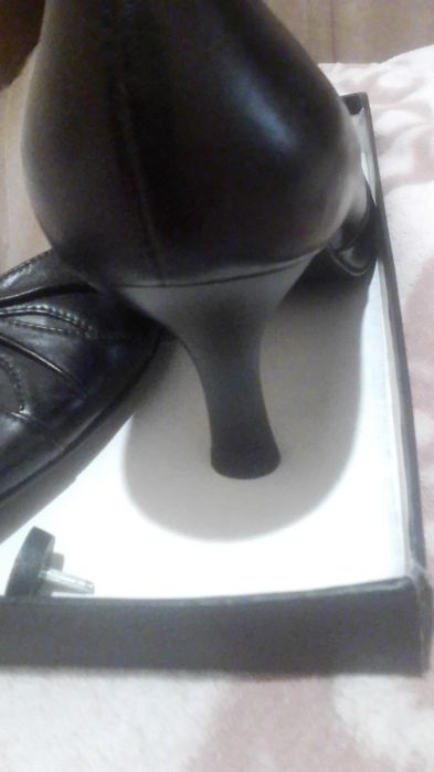 Туфли кожаные, черные, новые.
