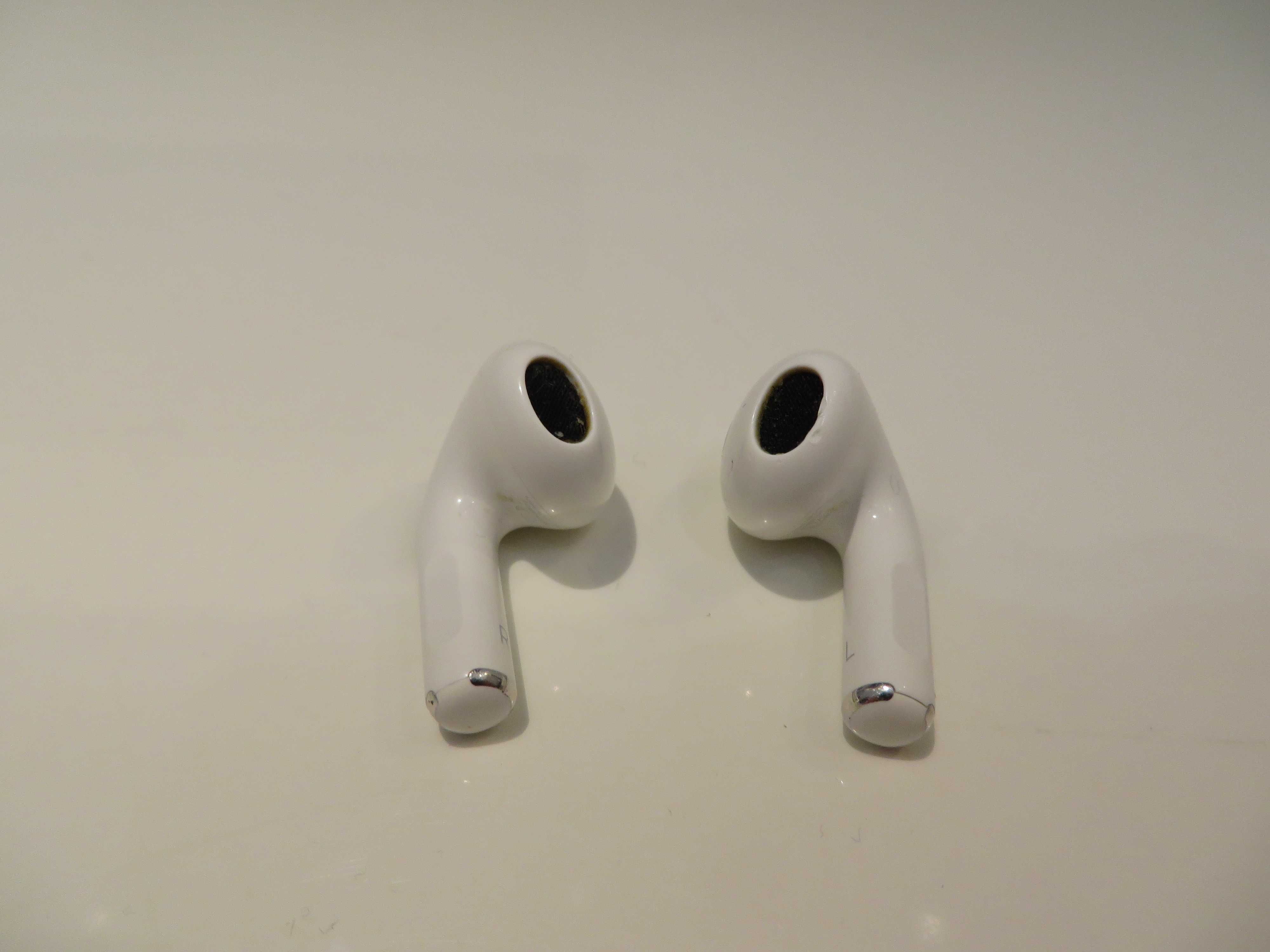 Oryginalne Apple AirPods 3 generacji z etui ładującym A2564
