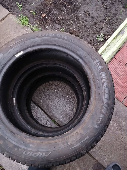 Продам зимову гуму 205/55 R16