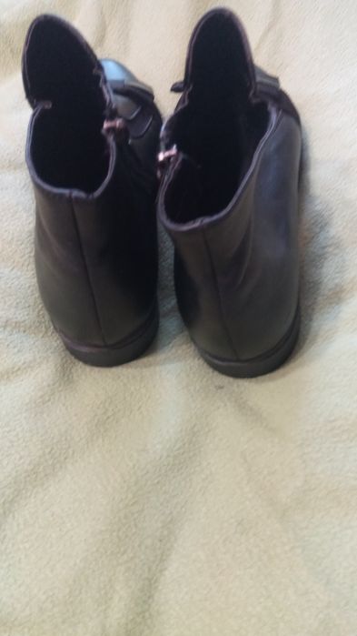 Шкіряні ботінки жіночі осінні