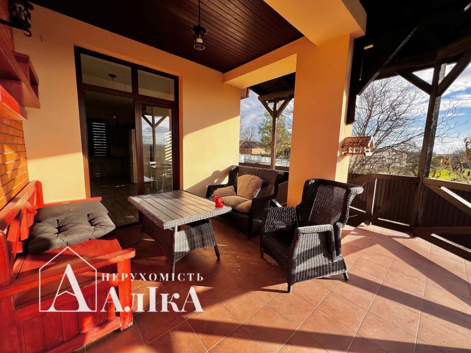 Продам будинок мрії з басейном та неймовірним видом на каньйон