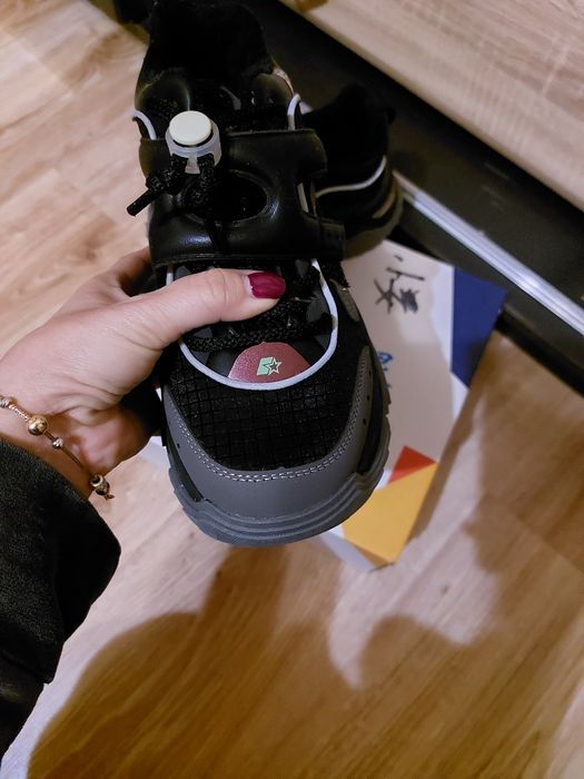 Теплі  кросівки.