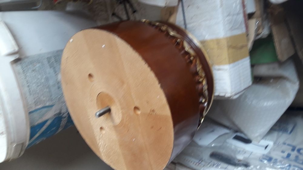 Колони деревяні із золотистими елементами