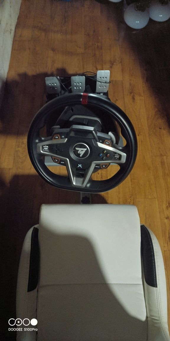 Kopletny zestaw Thrustmaster T248x z kierownicą,stalezem i fotelem