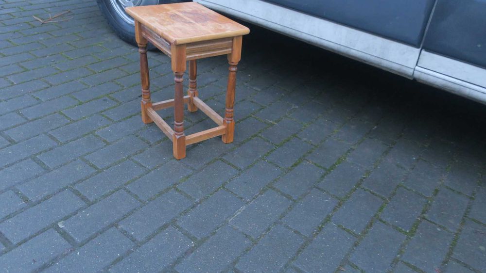 Stołek taboret drewniany
