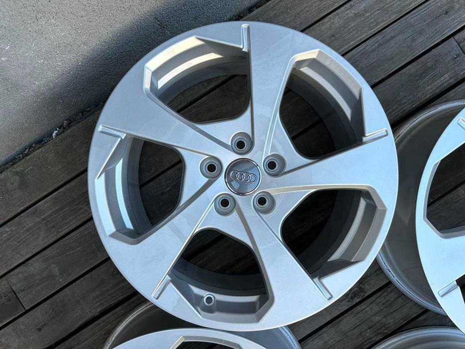 Oryginał felgi 18cali 8V0 Audi A3 S3 A4 B7 Q3 Vw Golf Touran nr8057