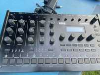 Korg Drumlogue uszkodzony.