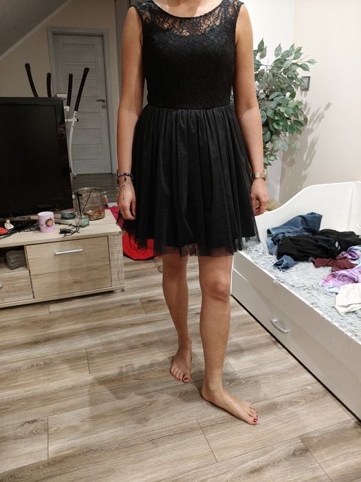 Czarna krótka sukienka
