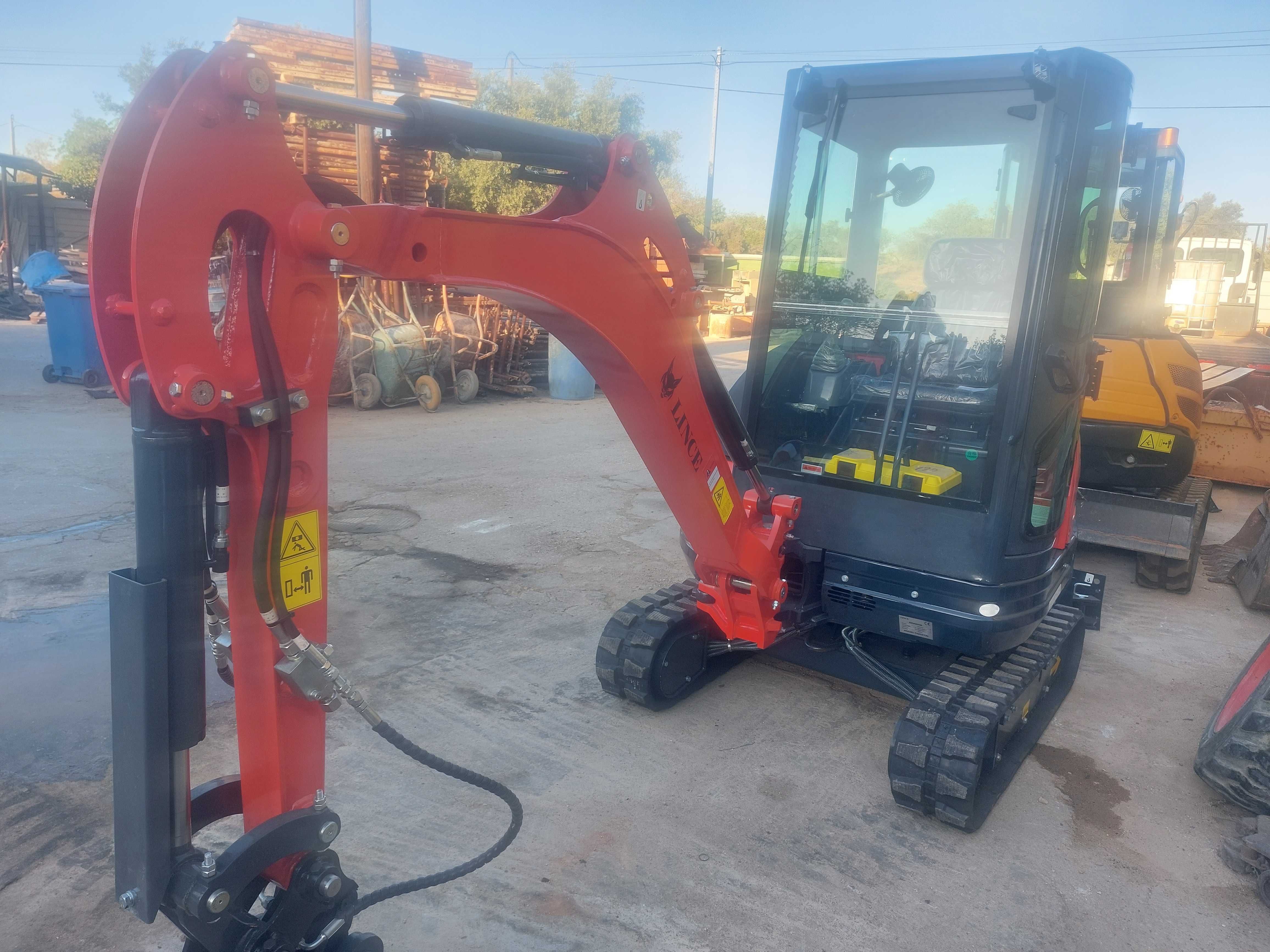 mini giratoria  2500kg motor yanmar