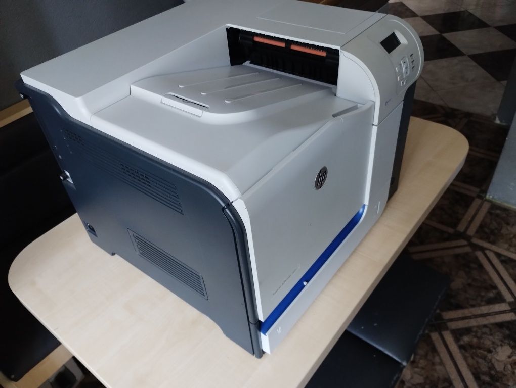 HP laser Jet 500 color m551