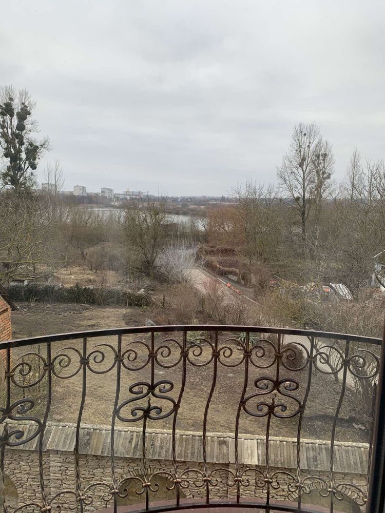Продам в цегляний будинок