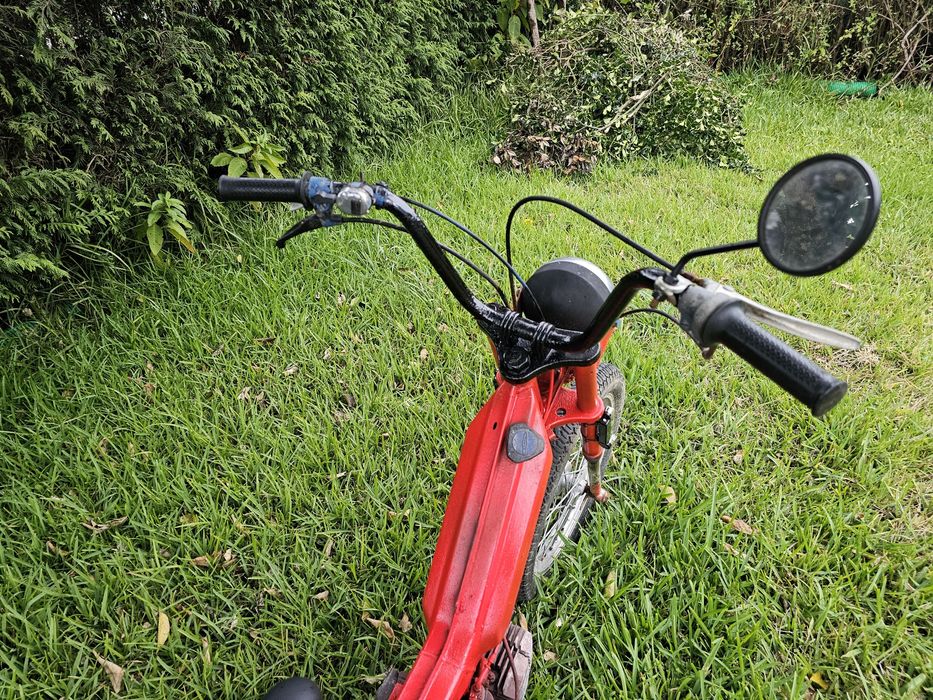 Motocicleta Casal (pedais e motor) Possível conduzir sem carta.