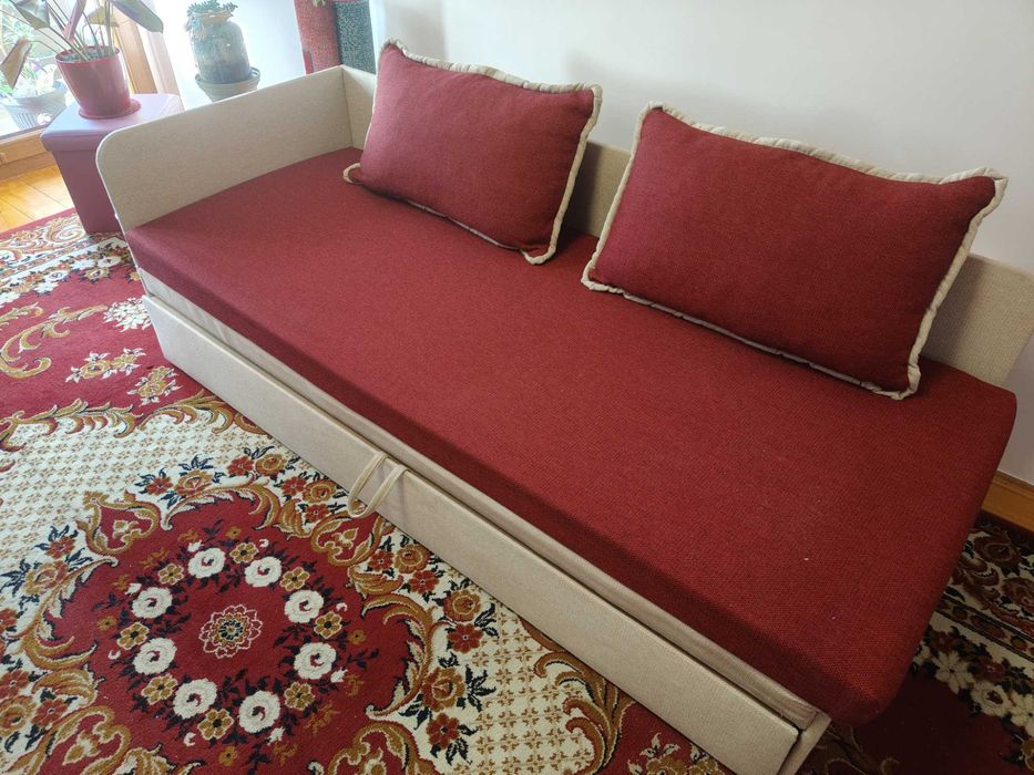 Sofa 3 osobowa, sztywna jak nowa.