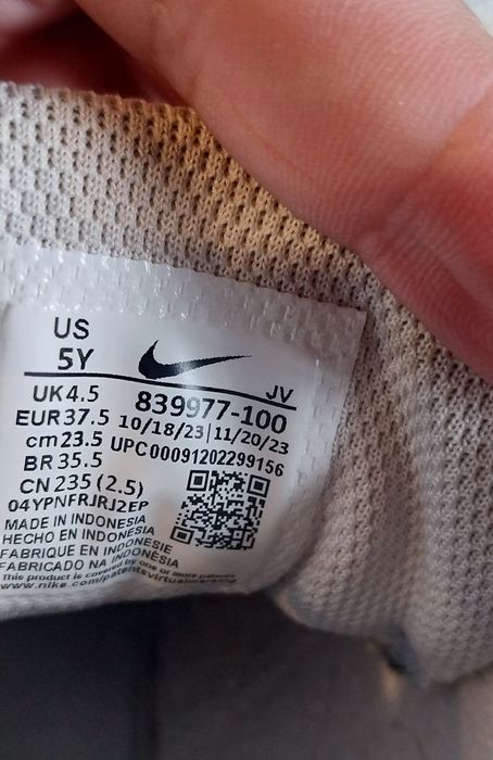 Ténis nike tam. 37,5