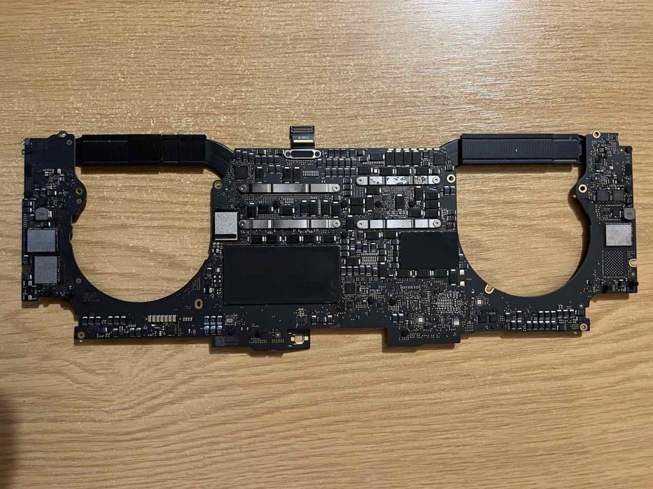 Материнская системная плата MacBook Pro 2019 ( i9 1tb ) A2141