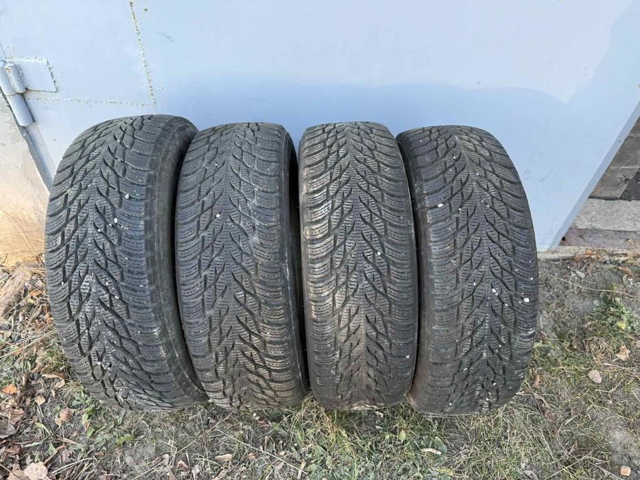 Комплект зимової гуми нокіан 295/65/15
