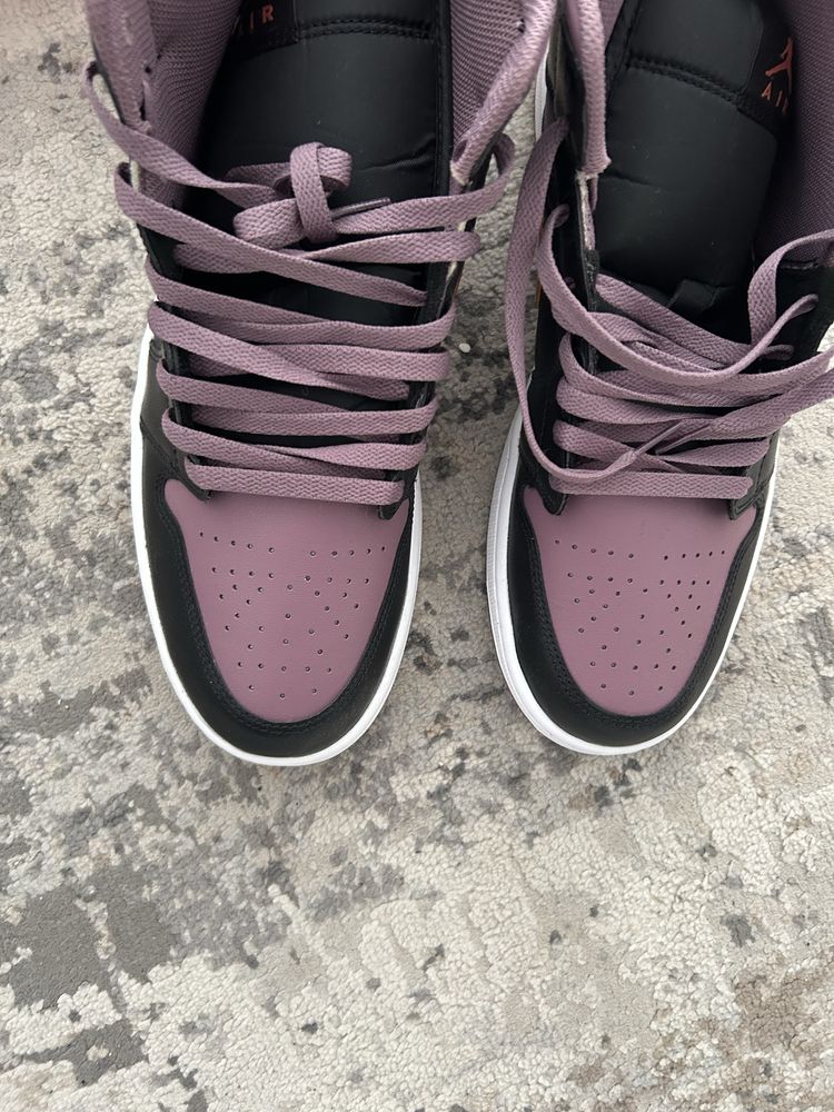 Air Jordan 1 Mid SE