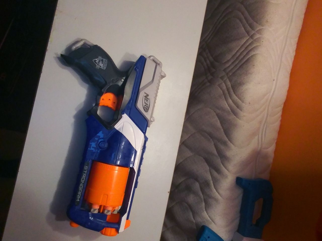 Nerf strongarm + 6 strzałek