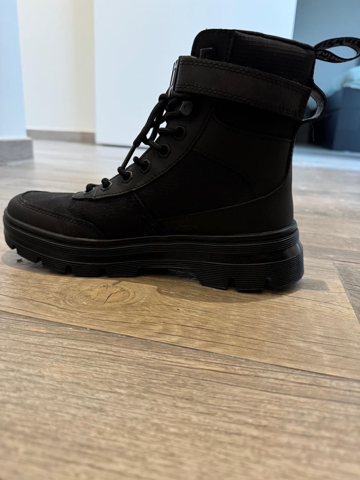 Vendo botas pretas da Dr. Martens