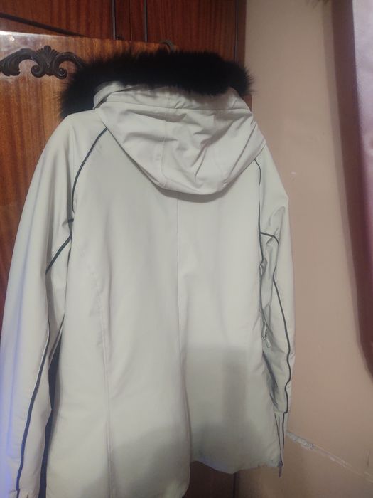 DESCENTE зимова жіноча куртка розмір L.