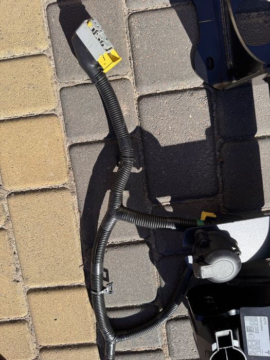 Панель Фаркопа Tesla Model Y