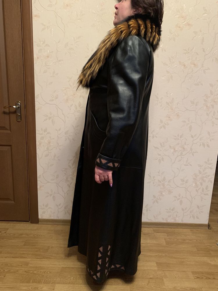 Кожанное женское пальто