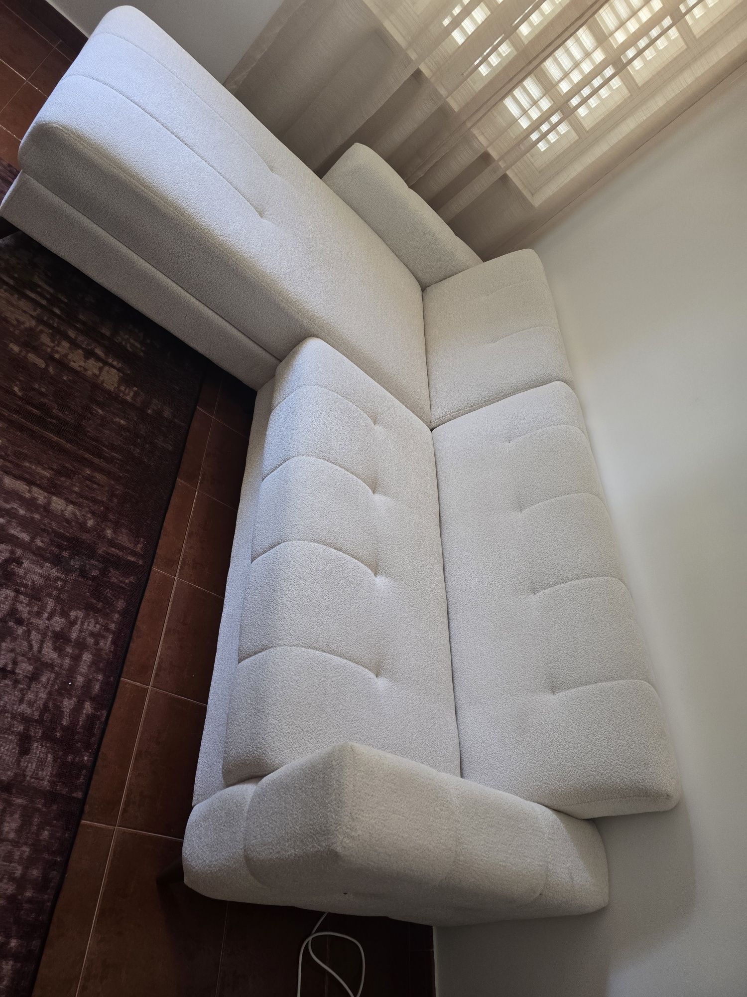 Vendo sofa com chaise longue que faz de cama