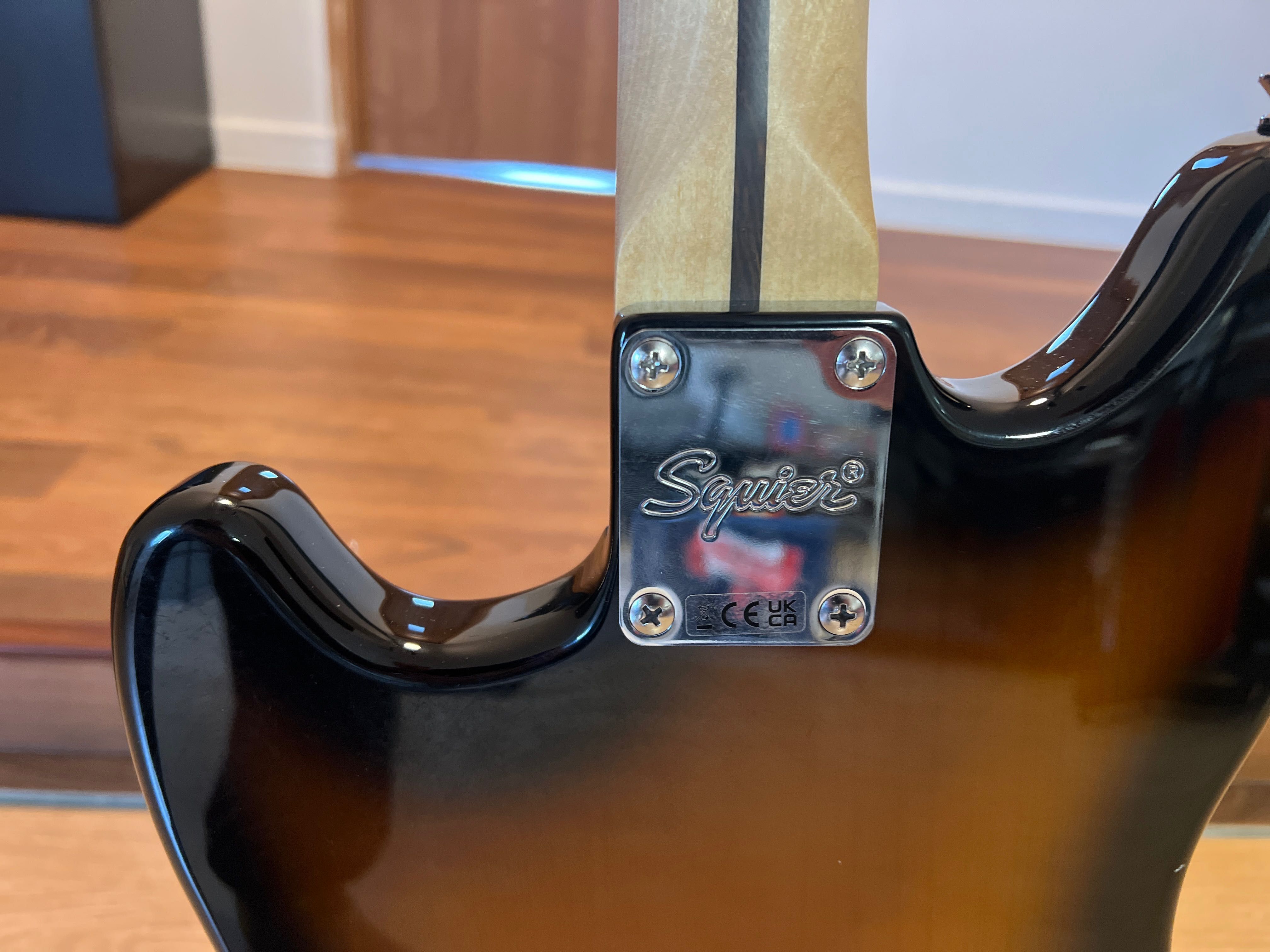 Squier Fender Mustang - Gitara elektryczna, niska akcja strun, szlif