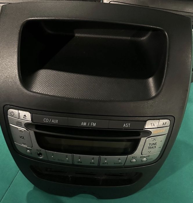 12 Auto Rádio Original C1 • 107 • Aygo • Várias Unidades