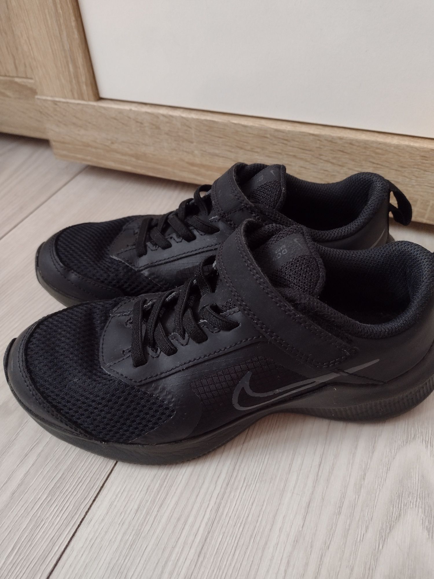 Buty sportowe dla chłopca Nike rozm 33