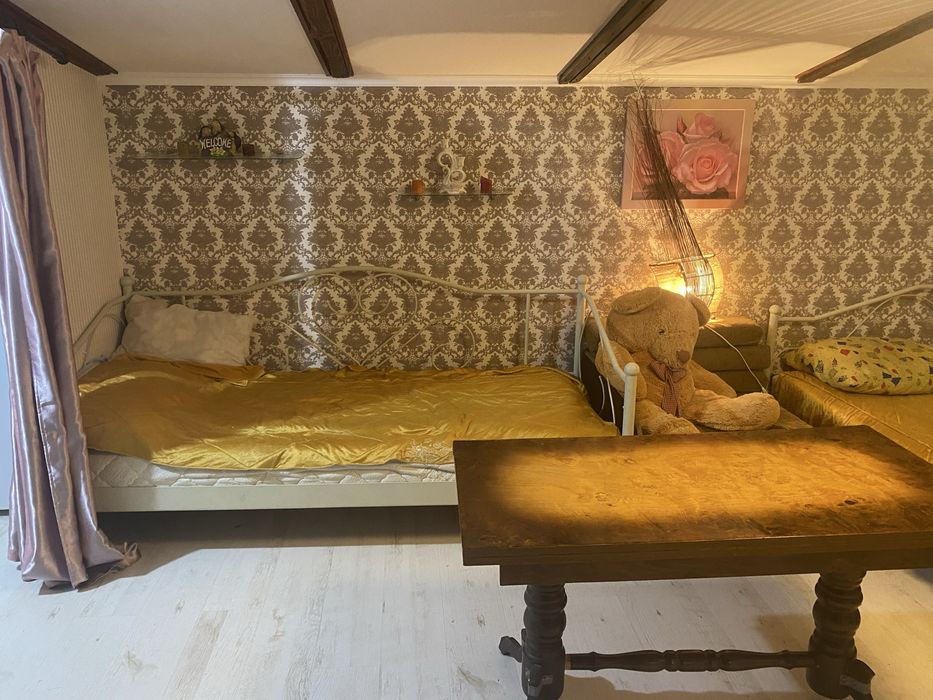 Здаєтьс в оренду кімната/квартира біля центру.