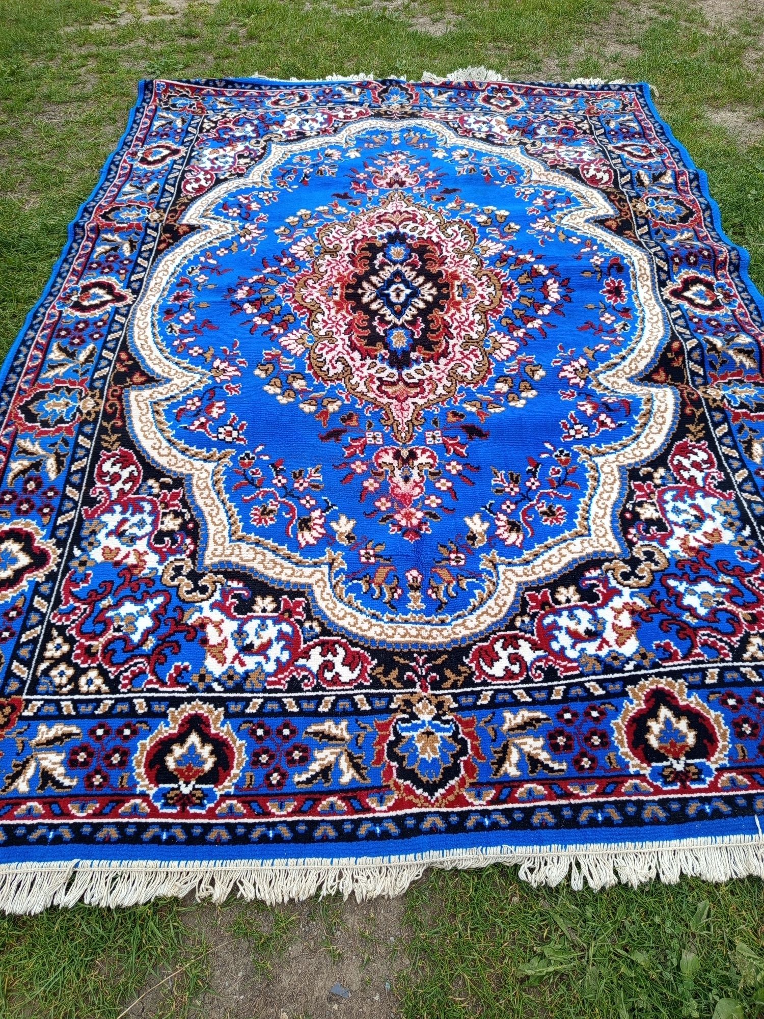 Продам килим в дуже гарному кольорі