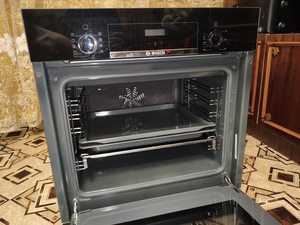 Духовка електрична Bosch HBF534EB0Q