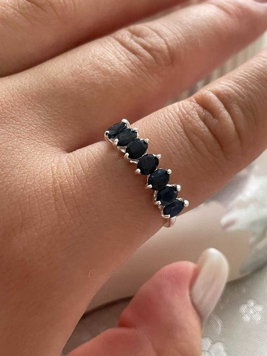 Серебряное кольцо "вечность" с синим сапфиром. Размер 19.25: