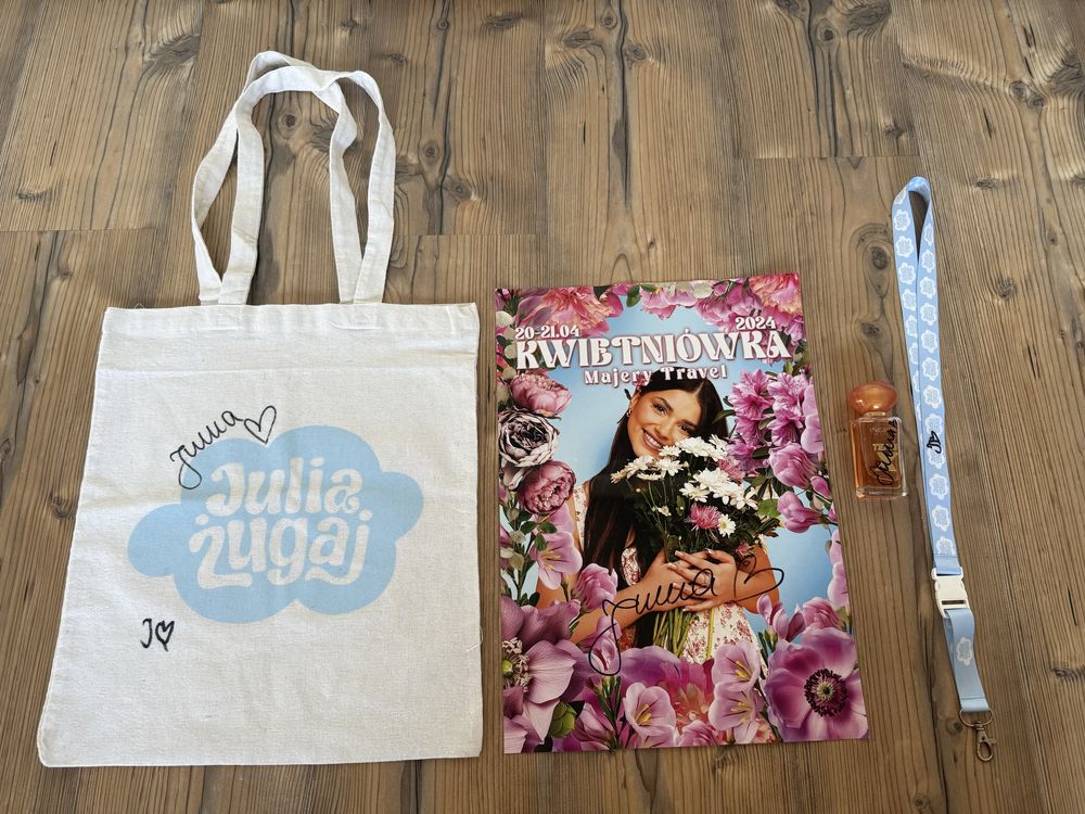 Julia Żugaj torba autografy smycz plakat perfumy