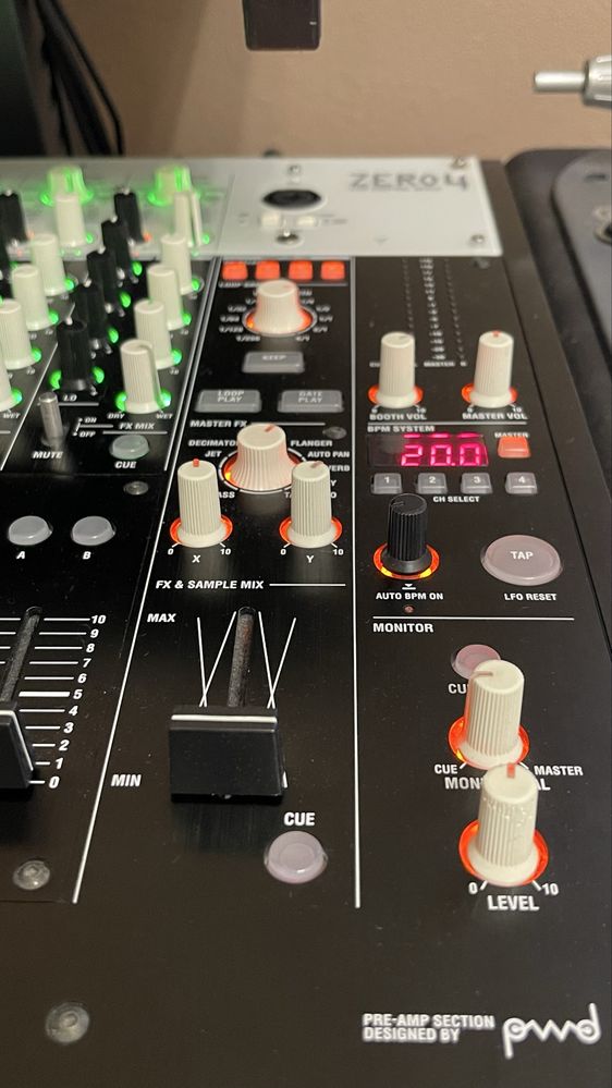 Mikser DJ Korg Zero4 ,kontroler, DVS, FireWire, Midi, Traktor, Ableton