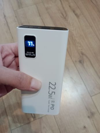 POWERBANK 30000 mAh/22.5w- Szybkie Ładowanie/Czarny/Biały