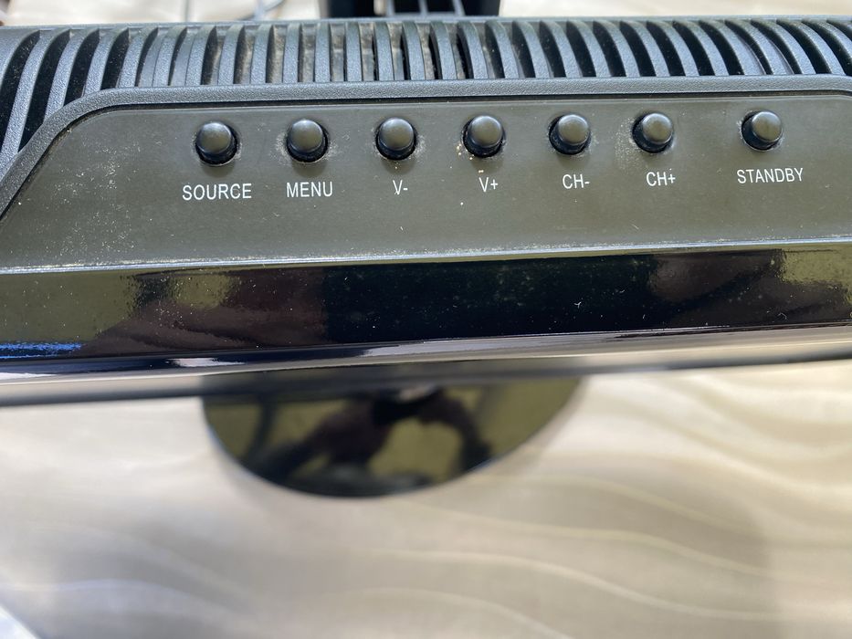 Televisao de 22” com suporte de parede