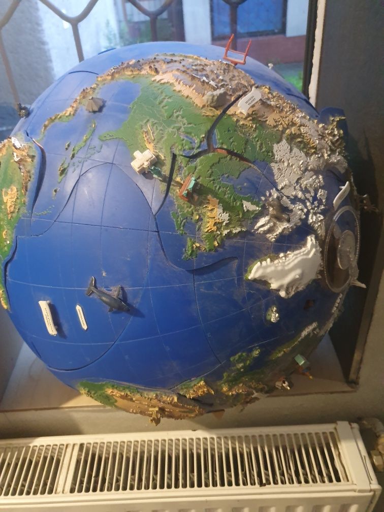 Bardzo Duży  globus plus gazetki