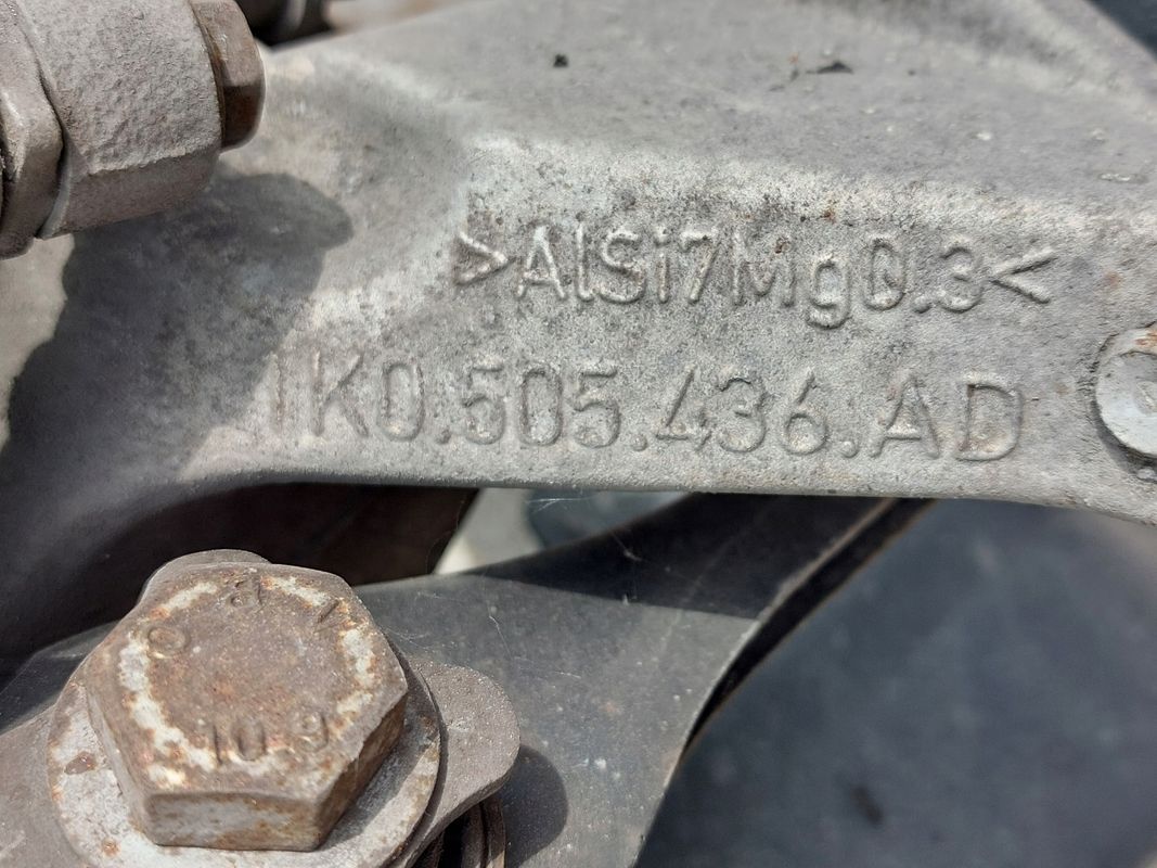 Zwrotnica Piasta Wahacz Prawy Tył 4x4 Skoda Octavia Ii Superb 1kad
