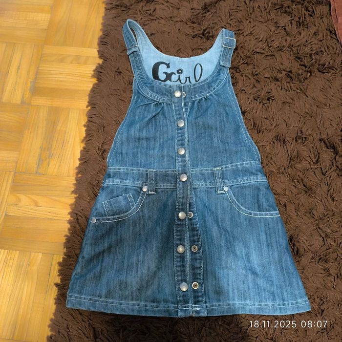 Sukienka dziewczęca/ogrodniczka. Rozmiar 122, stan idealny, cena 15 zl