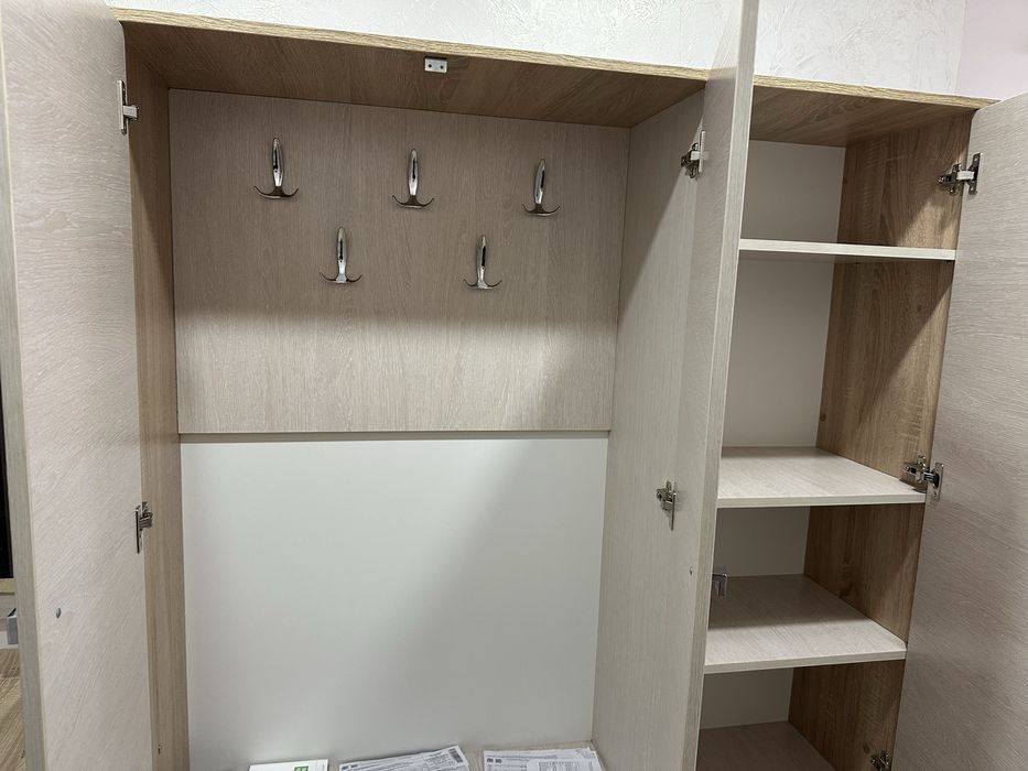 Б/в Шафа у передпокій