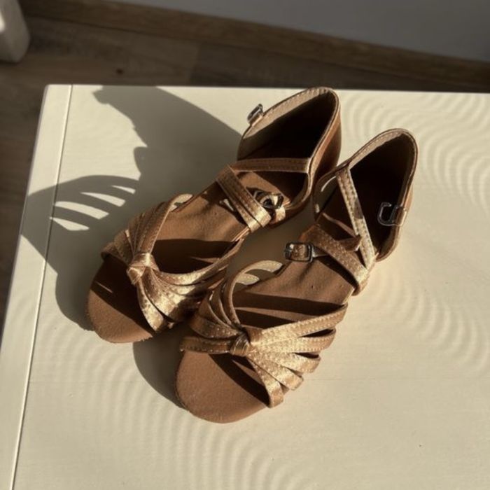 Нові туфлі бронзові для дівчинки