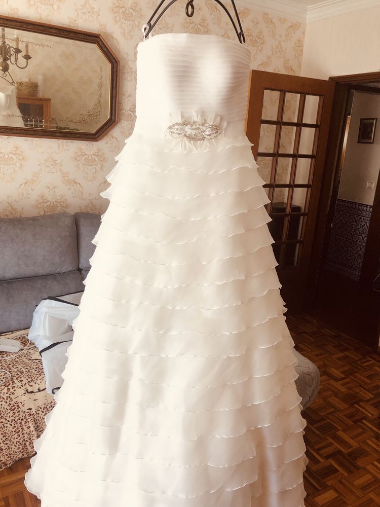 Vestido de noiva, veste 36, muito confortavel exelente qualidade,