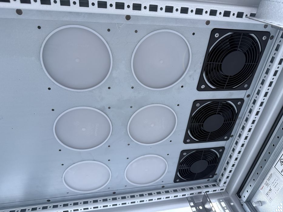 Szafa Rack sieciowa, krosownicza, pod magazyn energii 240cm